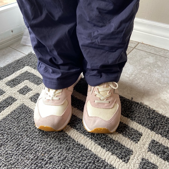 New Balance 574 Woman’s Sneaker - Picture 4 of 10